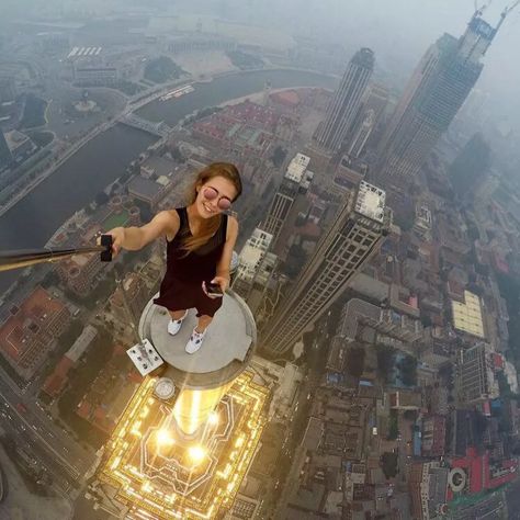 selfies Adventurous People, Perfect Selfie, Air France, Jolie Photo, Crazy People, Parkour, Fukuoka, Pics Art, Lany