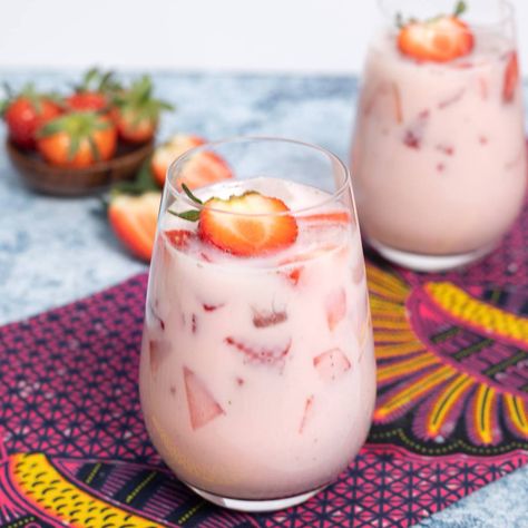 Strawberry Fresca Recipe, Strawberry Fresca, Tiramisu Originale, Strawberry Agua Fresca, Frozen Strawberry Recipes, Horchata Recipe, Sweet Condensed Milk, Iced Drinks Recipes, Strawberry Drinks