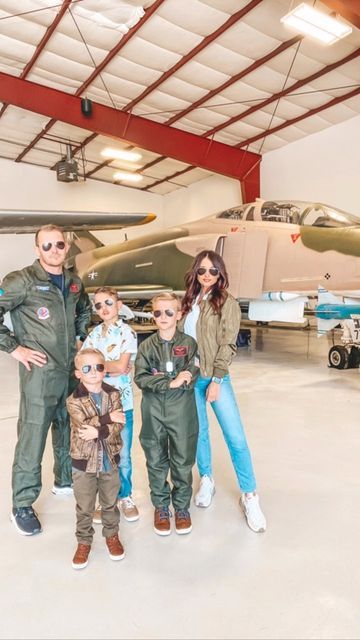 Family Pilot Costume, Aviator Family Costume, Maverick And Penny Costume, 2023 Family Halloween Costumes, Cars Halloween Costume Family, Topgun Couples Halloween Costume, Maverick And Goose Costume, Maverick Halloween Costume, Maverick Costume