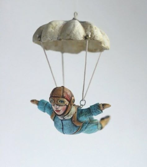 Diy Hot Air Balloons, Instruções Origami, Paper Mache Sculpture, Paper Mache Crafts, Paper Mache Art, Cotton Crafts, Papel Mache, Ceramics Ideas Pottery, Clay Dolls