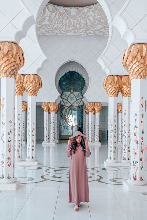 10 THINGS YOU NEED TO KNOW BEFORE VISITING THE SHEIKH ZAYED MOSQUE IN ABU DHABI Dubai Couple, Dubai Photos, Dubai Quotes, Medina Saudi Arabia, Sultan Qaboos Grand Mosque, Sheikh Zayed Mosque, Abu Dhabi Travel, Dubai Trip, Zayed Mosque