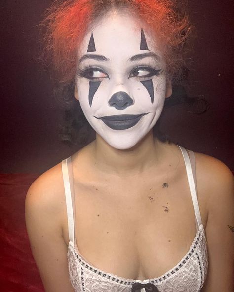 Goth Clown 😘🤡🖤🖤 #goth #gothgirl #gothgoth #gothmakeup #gothclown #clown #clownmakeup #clownmakeuplook #clowngirl #clowns #clowncheck #clowning #makeup #gothic #gothicmakeup Messy Clown Makeup, Circus Makeup Ideas, Clown Goth Makeup, Clown Makeup Girl, Black Clown Makeup, Gothic Clown Makeup, Vintage Clown Makeup, Goth Clown Makeup, Clown Goth