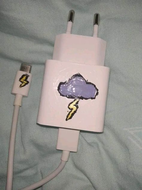 ♥️♥️ Drawing On Charger Ideas, Charger Art Ideas, Charger Drawing Ideas, Painted Charger Cube Ideas, Drawing On Charger, Phone Charger Painting Ideas, Paint Charger Cube, Charger Painting Ideas, Charger Art