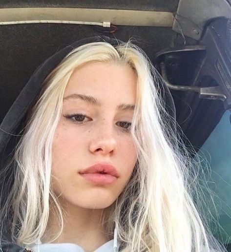 Blonde Brown Eyes, Hazel Brown Eyes, Blonde Hair Brown Eyes, Cool Blonde Hair, Platinum Blonde Hair, Long Blonde Hair, Diamond Shop, Platinum Blonde, Blonde Girl