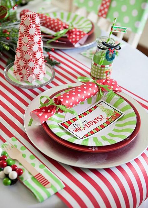 9 Christmas Tablescapes To Wow Your Guests This Holiday Navidad Natural, Ward Christmas Party, Grinch Christmas Party, Whoville Christmas, Grinch Party, Grinch Christmas Decorations, Christmas Party Themes, Kids Christmas Party, Christmas Tablescape