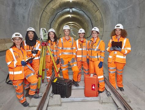 Construction Women, Women In Construction, Construction Outfit, Oil Rig Jobs, Woman Mechanic, Female Engineer, Petroleum Engineering, Water Well Drilling, Third Rail