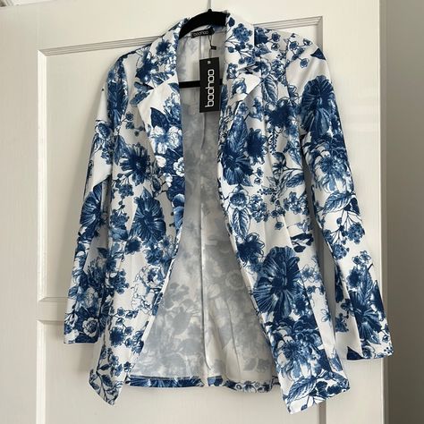 Blue Floral Print Blazer, New With Tags! Never Worn Floral Blazer Outfit, Plain Blazer, Floral Print Blazer, Blazer Outfits For Women, Floral Blazer, Printed Blazer, Blue Floral Print, Blazer Outfits, Office Style