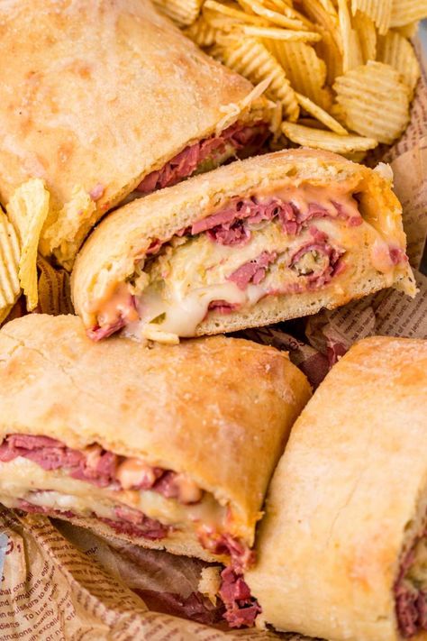 Are you looking for a new and exciting twist on the classic Reuben sandwich? Look no further than the delectable Reuben Garbage Bread! Rueben Appetizer Recipes, Reuben Stromboli, Classic Reuben Sandwich, Garbage Bread, Reuben Recipe, Reuben Sandwich Classic, Reuben Sandwiches, Stuffed Breads, Southern Comfort Recipes