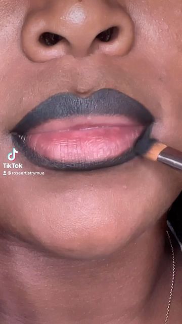 Black Lip Liner Pink Gloss, Pink And Black Lip Combo, Black And Pink Lip Combo, Pink Lip Combos For Black Women, Black Lip Liner With Gloss, Lip Liner And Gloss Combo Black Women, Lip Combos For Black Women, How To Use Eyeshadow, Black Lip Liner