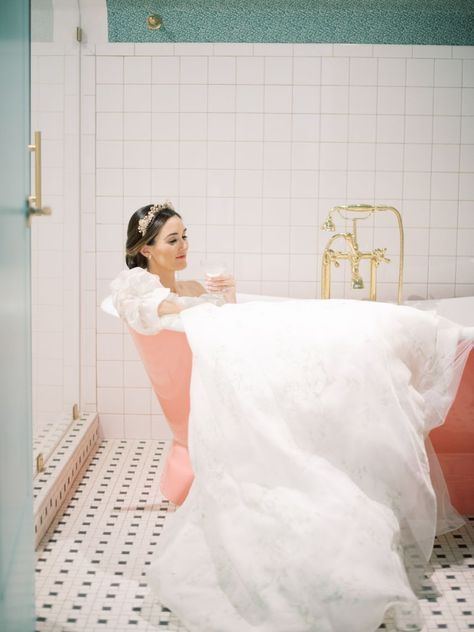 bride in bathtub Fashion Gowns, Bathtubs, Wedding Gowns, Wedding Ideas, Wedding Dress