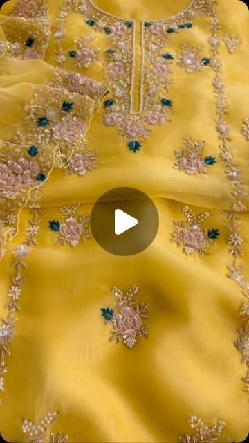 Sanaway Wale Paul Cloth House on Instagram New Designer Dresses Style Organza, Punjabi Outfits Wedding, Organza Suits Indian, Punjabi Wedding Suit, Bridal Suits Punjabi, Punjabi Dress Design, Design Kurti, Bridal Suit, Punjabi Suits Designer Boutique