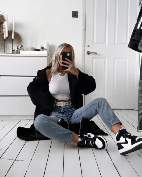 Nike Jordan Outfit, Dunks Outfit Woman, Jordan Outfits Womens, Air Jordan 1 Outfit Women, Air Jordan Outfit, Dunks Outfit, Air Jordan 1 Outfit, Outfits Minimalist, Jordan Outfit