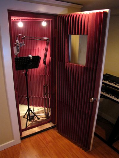 A voice over studio setup -- Singers don't sing in these 'phone booth' style setups 99% of the time. But it's cozy and private for voice overs. Penyiar Radio, Home Recording Studio Setup, Recording Studio Setup, Home Studio Ideas, Home Music Rooms, Sound Room, Recording Studio Design, Recording Studio Home, Home Studio Setup