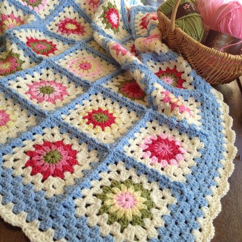 Granny Blanket, Crochet For Beginners Blanket, Crochet Granny Square Blanket, Flower Blanket, Granny Square Blanket, Crochet Afghans, Square Blanket, Crochet Square Patterns, Granny Squares Pattern