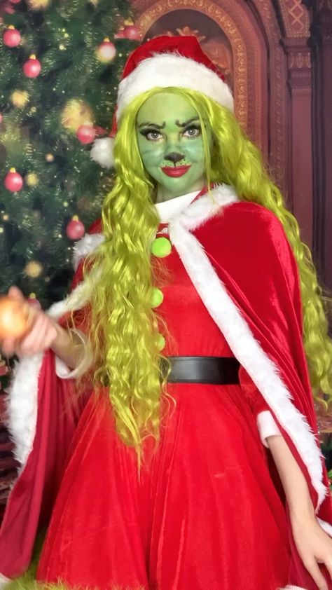 Grinch Cosplay, Grinch Costumes, Christmas Princess, The Grinch Stole Christmas, Christmas Grinch, Grinch Stole Christmas, Christmas Makeup, Trunk Or Treat, The Grinch