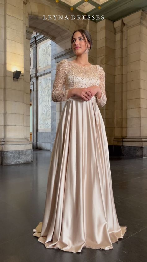 Full Sleeve Gowns, Gown Dress Party Wear, Party Wear Gowns, Gown Party Wear, Long Gown Design, Long Gowns, Gowns Dresses Elegant, Simple Gowns, Soiree Dress