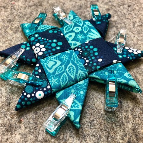 Folded Fabric Star, Sewn Christmas Ornaments, Fabric Star, Christmas Fabric Crafts, Scrap Fabric Crafts, Folded Fabric Ornaments, Folded Fabric, Quilted Ornaments, Quilted Christmas Ornaments