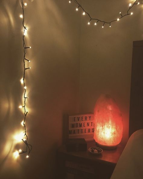 Lamp Bedroom Ideas, Tumblr Room Inspiration, Lights Room Decor, Moon Light Lamp Aesthetic, Aesthetic Lights, Hipster Bedroom, Hipster Aesthetic, Tumblr Bedroom, Lights Room