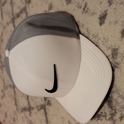 Brand New W/O Tags Nike Golf Drifit Mesh Back Caps For Men, Nike Accessories, Nike Golf, Snapback Hat, Nike Logo, Men's Nike, Snapback Hats, Gray White, Nike Men