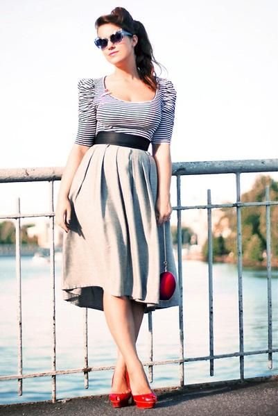 Como usar o estilo pin-up no dia a dia - 10 passos Estilo Pin Up, Rockabilly Girl, Pin Up Models, Asos Fashion, Pin Up Outfits, Daily Outfit Inspiration, Style Finder, Glamour Photography, Simple Dress