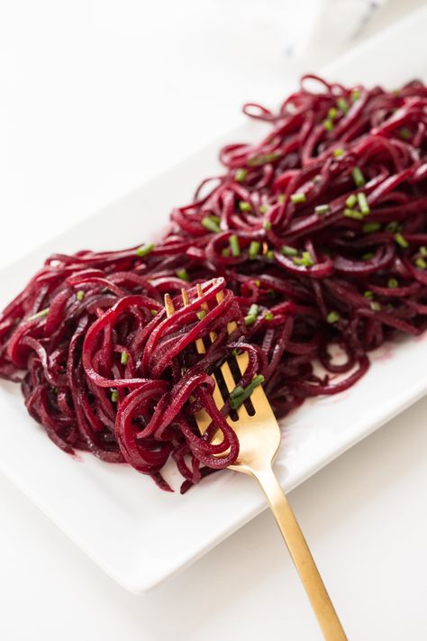 Spiralized Beets with Balsamic-Chive Dressing Spiralized Beets, Beet Noodles, Tracker Free, Beet Recipes, Spiralizer Recipes, Healthy Food Blogs, Veggie Sides, Veggie Dishes, Vegetable Dishes