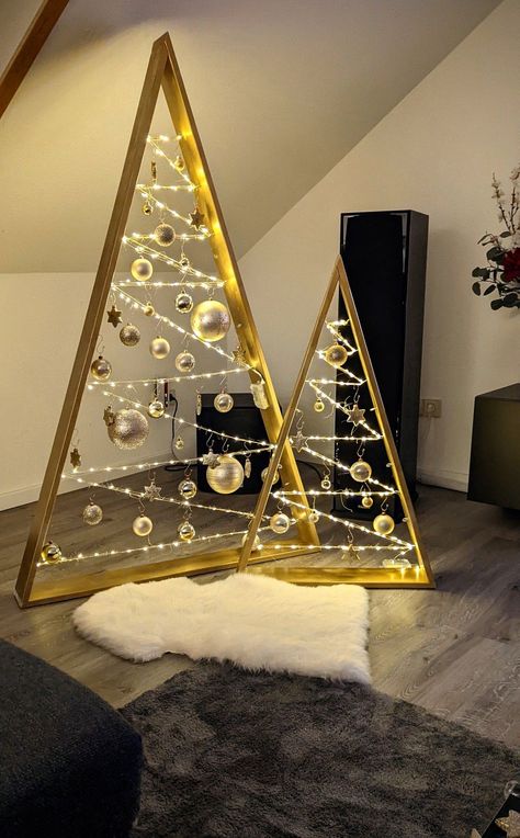 Diy Triangle Christmas Tree, Wood Triangle Christmas Tree, Wooden Triangle Christmas Tree, Home Made Christmas Tree, Triangle Christmas Tree, Diy Christmas Tree Ideas, Floating Christmas Tree, Wood Triangle, Diy Christmas Tree Topper