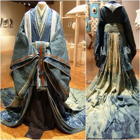 Denim-made Junihitoe by Ms Karibe 💙 Heian Junihitoe 👘 平安时代的十二单 🌸💖 Japan Heian era costume - Junihitoe 💗 Edo Era Fashion, Heian Era Clothing, Taisho Era Fashion, Kny Outfit, Manhwa Outfits, Outfit Kimono, The Tale Of Genji, Tale Of Genji, Oc Outfit Ideas