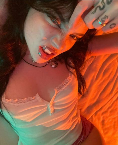 Peyton Sama, Random Faces, Chica Punk, Feminine Energy Aesthetic, Dark Feminine Aesthetic, Punk Girl, Money And Happiness, Feminine Aesthetic, Cute Poses For Pictures