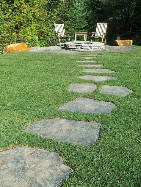 A simple Iron Mountain flagstone path meanders through a lawn to a fire pit area. Designed and installed by Blessing Landscapes. Diy Fire Pit Ideas, Flagstone Pathway, Flagstone Path, Backyard Walkway, Walkway Landscaping, Ideas For Backyard, Pathway Landscaping, Walkways Paths, Fire Pit Ideas