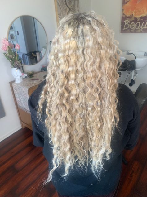 Blonde Hair Crimped, Braid Crimped Hair, Crippled Hair, Crimpy Hair, Crimp Curls, Blonde Crimped Hair, Hair Crimped, Crimp Hair, Crimped Hairstyles