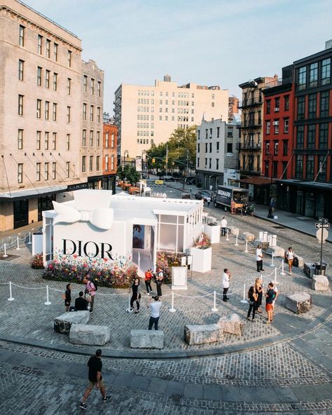 Experiential agency @weareagenc makes a splash at New York Fashion Week with this incredible pop-up brand activation for @dior's Miss Dior Millefiori in Gansevoort Plaza 🎀🌷

Photos via @clarkstudio

#missdiormillefiori #dior #nyfw #brandactivation #diorpopup #experientialmarketing #marketingagency #branexperience #missdior #fashionweek #theinstituteforeventmanagement Dior Millefiori, Experiential Marketing Campaigns, Brand Activation Ideas, Experiential Marketing Events, Promotion Display, Brand Activation, Experiential Marketing, Audience Engagement, Miss Dior