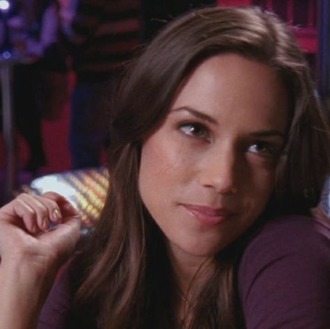 Jana Kramer, Dawsons Creek, Never Have I Ever, Braids With Curls, That 70s Show, Tree Hill, One Tree Hill, Buffy The Vampire Slayer, High School Musical