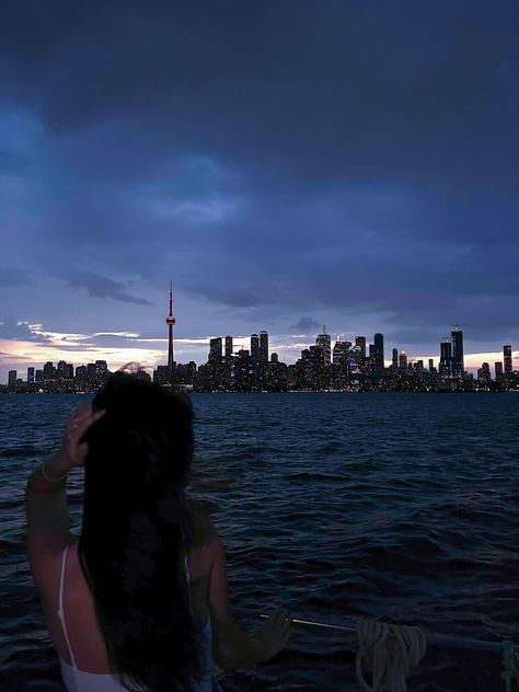 Toronto Girl Aesthetic, Skyscraper Aesthetic, Canada Vibes, Canada Toronto City, Toronto Aesthetic, Toronto Vacation, Aesthetic Boat, Canada Life, Canada Lifestyle