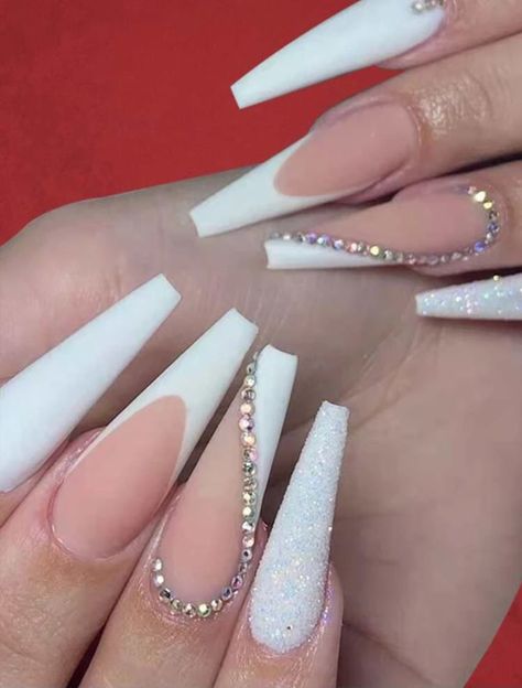 Fake Nails White, White And Silver Nails, Nails Design With Rhinestones, Bling Acrylic Nails, Fake Nail, Acrylic Nails Coffin Short, Short Acrylic Nails Designs, Pink Acrylic Nails, Rhinestone Decor