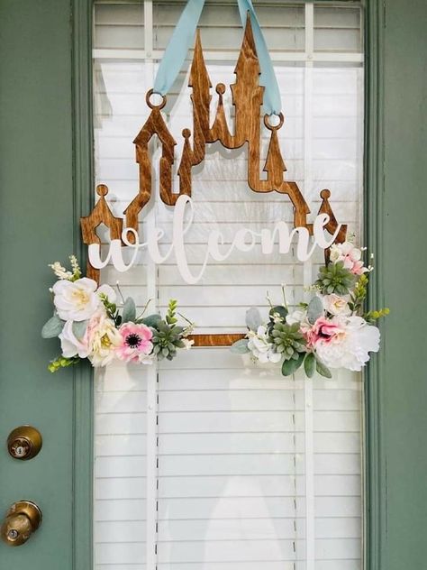 Puertas Aesthetic, Disney Welcome Sign, Disney Mothers, Chateau Disney, Pink Floral Decor, Mickey Mouse Wreath, Disney Countdown, Mothers Day Decor, Disney Decor