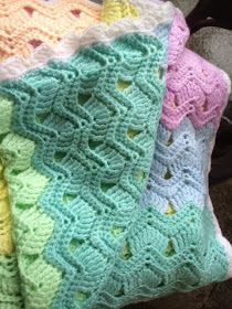 Ripple Stitch Crochet, Sewing Blankets, Crochet Blanket Vintage, Ripple Afghan, Crocheted Blankets, Ripple Stitch, Afghans Crochet, Vintage Fan, Crochet Afgans