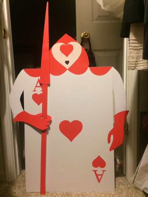 Card Soldier Alice in Wonderland birthday. Dollar store supplies... about 3 ft tall. red poster board, 2 white foam boards, and white poster board. So simple Queen Of Hearts Castle, Alice In Wonderland Card Soldiers, Foam Decor, Card Soldiers, Red Poster, Wonderland Birthday, Foam Boards, Alice In Wonderland Birthday, Alice Wonderland