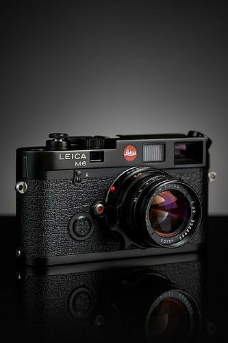 Leica Q2, Fotocamere Vintage, Leica M10, Leica Photography, Leica M6, Camera Wallpaper, Dslr Photography Tips, Photo Gear, Rangefinder Camera