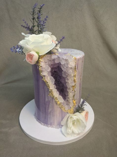 Purple Geode Cake, Crystal Cakes, Geode Cakes, Trendy Cakes, Crystal Cupcakes, Boho Cake, Geode Cake, Wedding Mirror, Crystal Cake