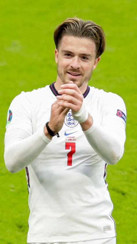 England Football Players, Diy Ponytail, England National Football Team, Easy Short Haircuts, Wallpaper Sun, 4k Images, Football Boyfriend, England Players, Jack Grealish