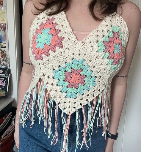 Granny Square Triangle Top Crochet Pattern Granny Square Top Plus Size, Crochet Granny Square Tops Free Patterns, Granny Square Crochet Top Pattern, Granny Square Top Crochet Pattern Free, Triangle Top Crochet, Granny Square Triangle, Granny Square Halter Top, Granny Square Tank Top, Crochet Triangle Top