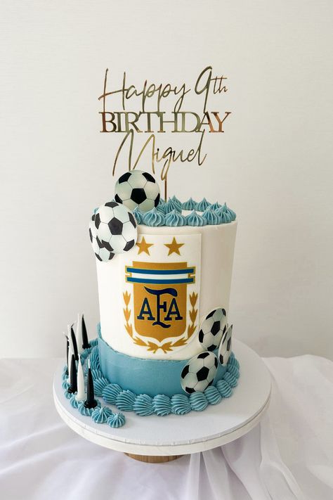 Birthday Cake For Football Lover, Argentina Football Cake, Argentina Theme Cake, Soccer Birthday Cakes Messi, Argentina Birthday Cakes, Argentina Cake Ideas, Messi Theme Cake, Pastel Messi, Messi Cake Ideas