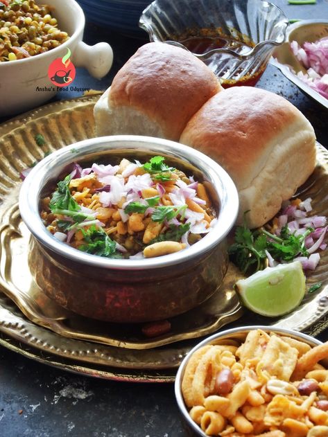 Maharashtrian Food Photography, Misal Pav Photography, Maharashtra Food, Maharashtrian Food, Misal Pav, Delicious Food Image, Marathi Culture, Foodie Lover, Variety Food