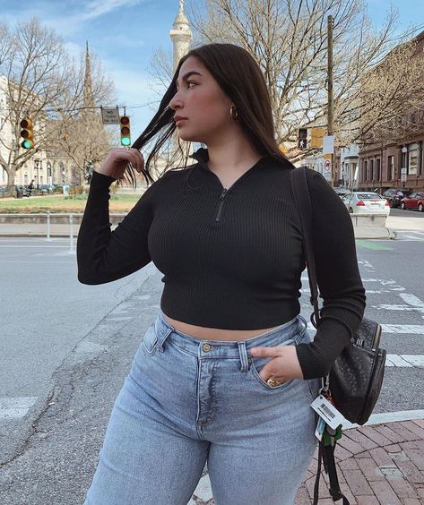 Javi🍷 on Instagram: “gordita y bonita 🥺👉🏼👈🏼 @fashionnovacurve | where my gorditas atttttt?! ✨🤍 fashionnovapartner” Petite Curvy Outfits, Style Midsize, London Instagram, Chubby Fashion, Look Plus Size, Fashion Curvy, Outfit Ideas For Women, Cute Comfy Outfits, Moda Plus Size