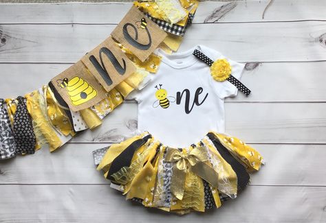 Bumble Bee Cake, Toddler Birthday Outfit, Birthday Fabric, Tutu Skirt Outfit, Tutu Shirt, Bee Cake, Fabric Tutu, Bee Birthday Party, Smash Cake Girl