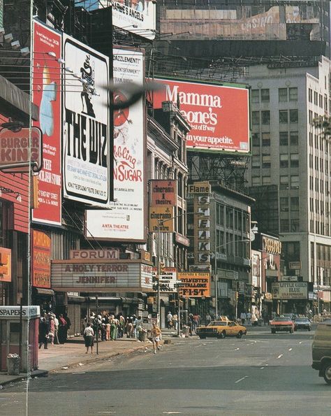 Nyc 1977 Nyc History, Gordon Parks, Fotografi Vintage, Vintage New York, Nova York, City Street, Upstate New York, Urban Life, New York State