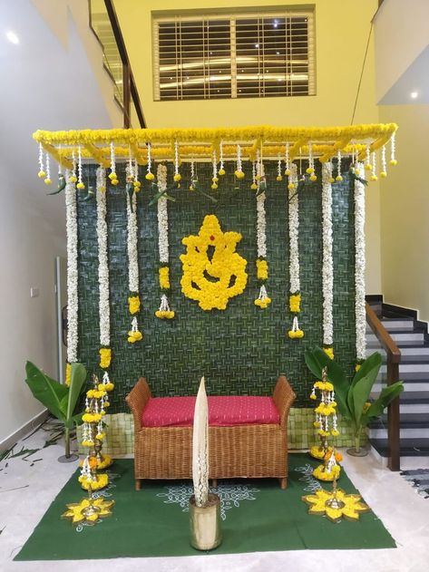 Pellikoduku Decorations At Home, Pellikuthuru Decoration At Home, Manavarai Decoration, Leaf Decor Wedding, Decorations Engagement, Varalakshmi Pooja, Haldi Decoration, Small Wedding Decor, Simple Stage Decorations