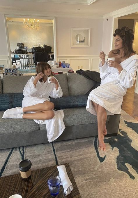 kaia gerber and cindy crawford Super Rich Kids, Teenage Daughters, New York Apartment, Future Mom, Kaia Gerber, Rich Kids, Cindy Crawford, Miss Dior, Mom Daughter