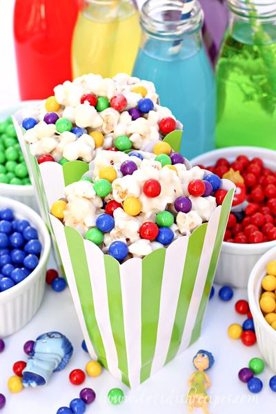 Have an Inside Out Movie Night with this White Chocolate Marshmallow Memory Orb Munch  #InsideOutMovieNight [ad] Inside Out Movie Night, Inside Out Birthday Party, Inside Out Party Ideas, Inside Out Birthday, Inside Out Movie, Inside Out Party, White Chocolate Popcorn, Disney Movie Night, Movie Night Snacks