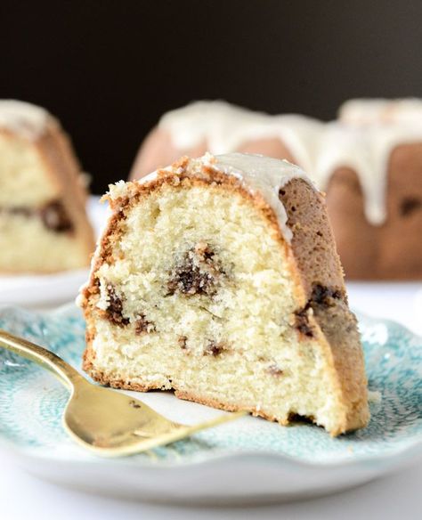 sour cream coffee cake with brown butter glaze I howsweeteats.com Amaretto Cake Recipe, Brown Butter Glaze, Amaretto Cake, Butter Glaze, Sour Cream Coffee Cake, Almond Flavor, Eat Dessert First, Toasted Coconut, How Sweet Eats